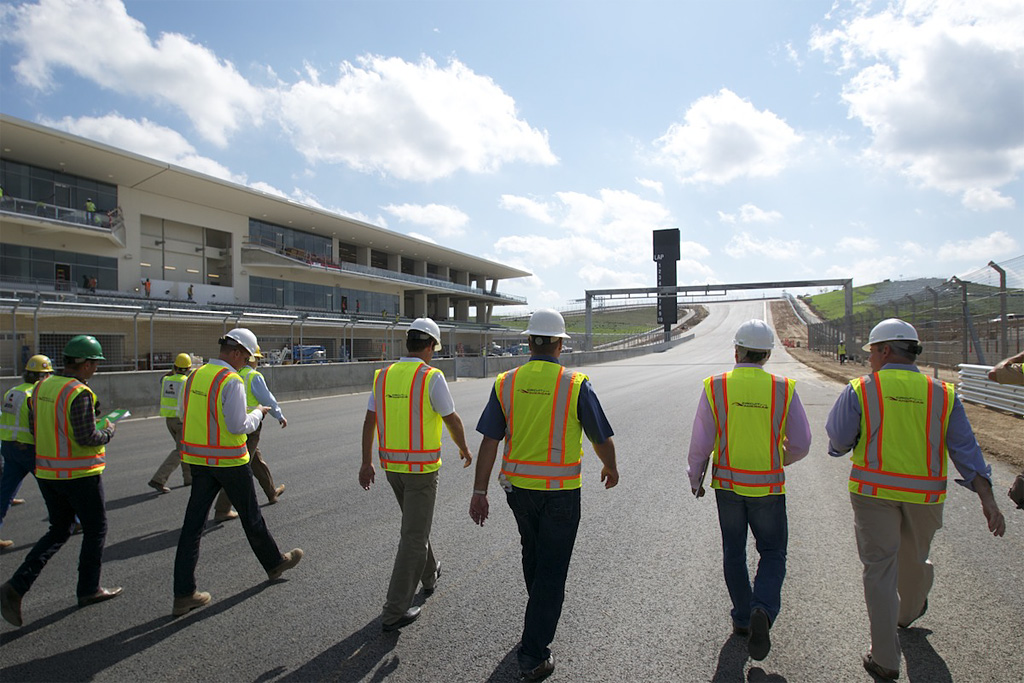 Charlie Whitings gik banen rundt, med repræsentater for banen, kontruktøren Austin Commercial og de tyske arkitekter, Tilke
(Foto: Circuit of The Americas)